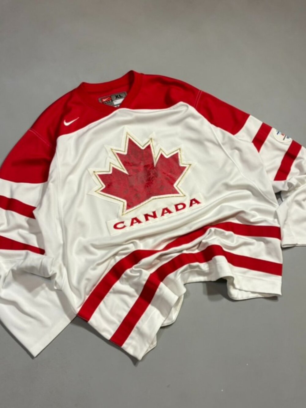 Nike Team Canada 2010 Vancouver Olympics Hockey Jersey White and Red Blank XL